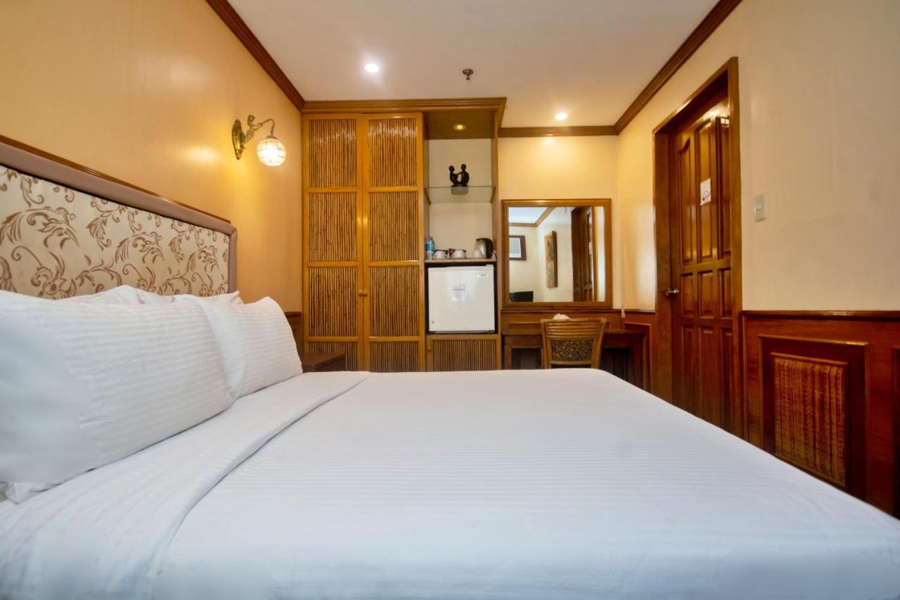 Red Coconut Boracay Hotel 4*