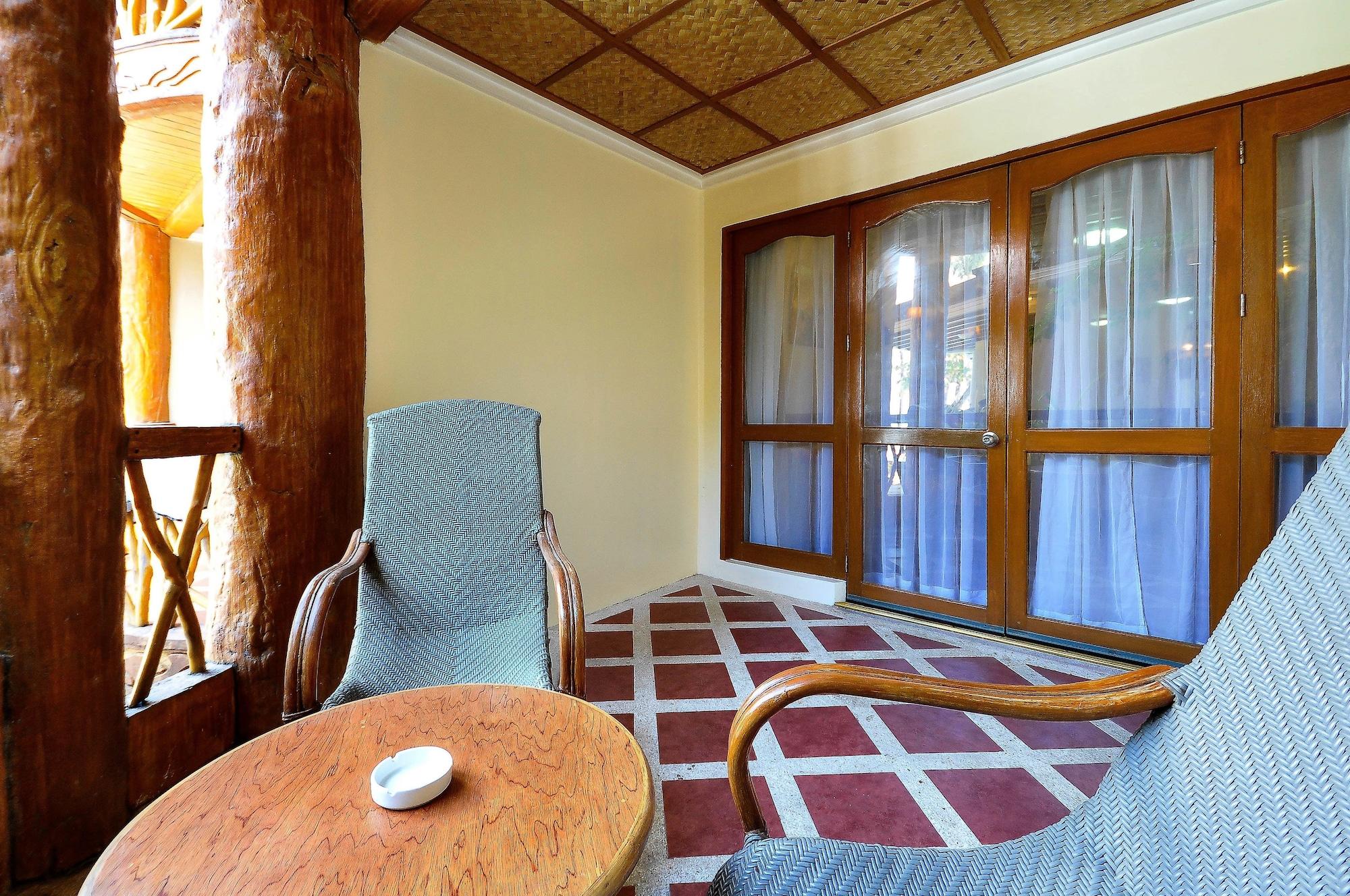 Red Coconut Boracay Hotel 4*