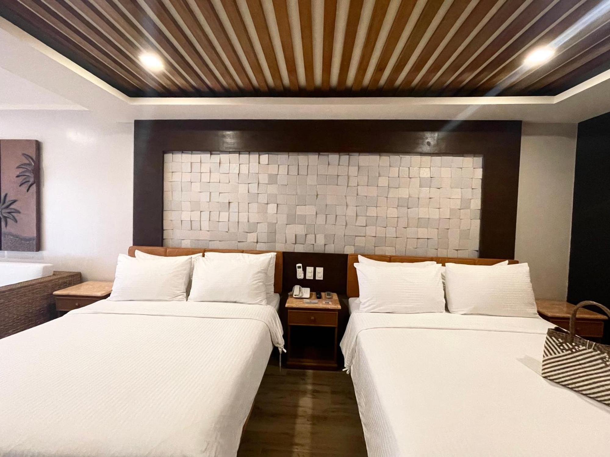 Red Coconut Boracay 4*