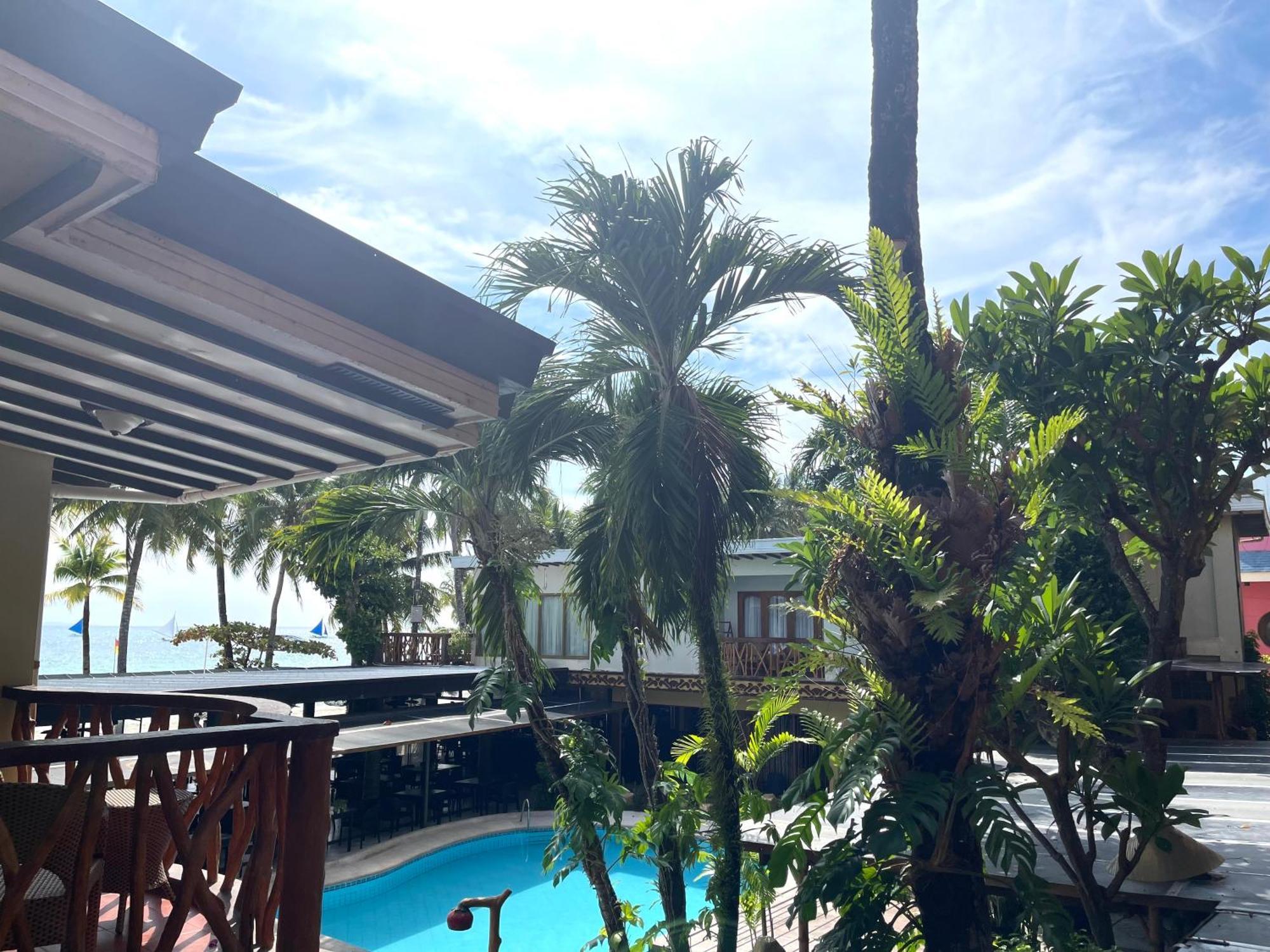 Red Coconut Boracay Hotel 4*