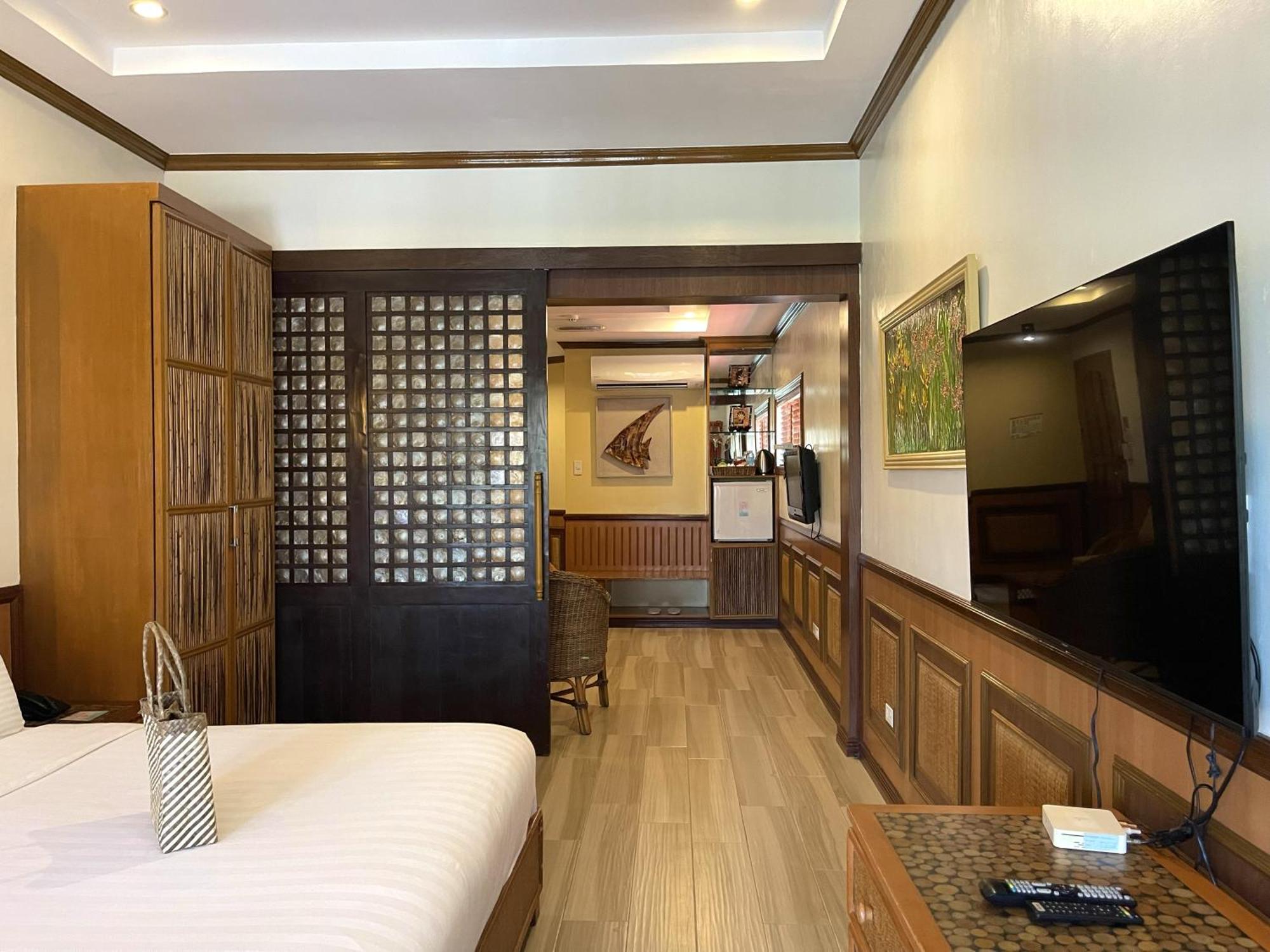 Red Coconut Boracay Hotel 4*