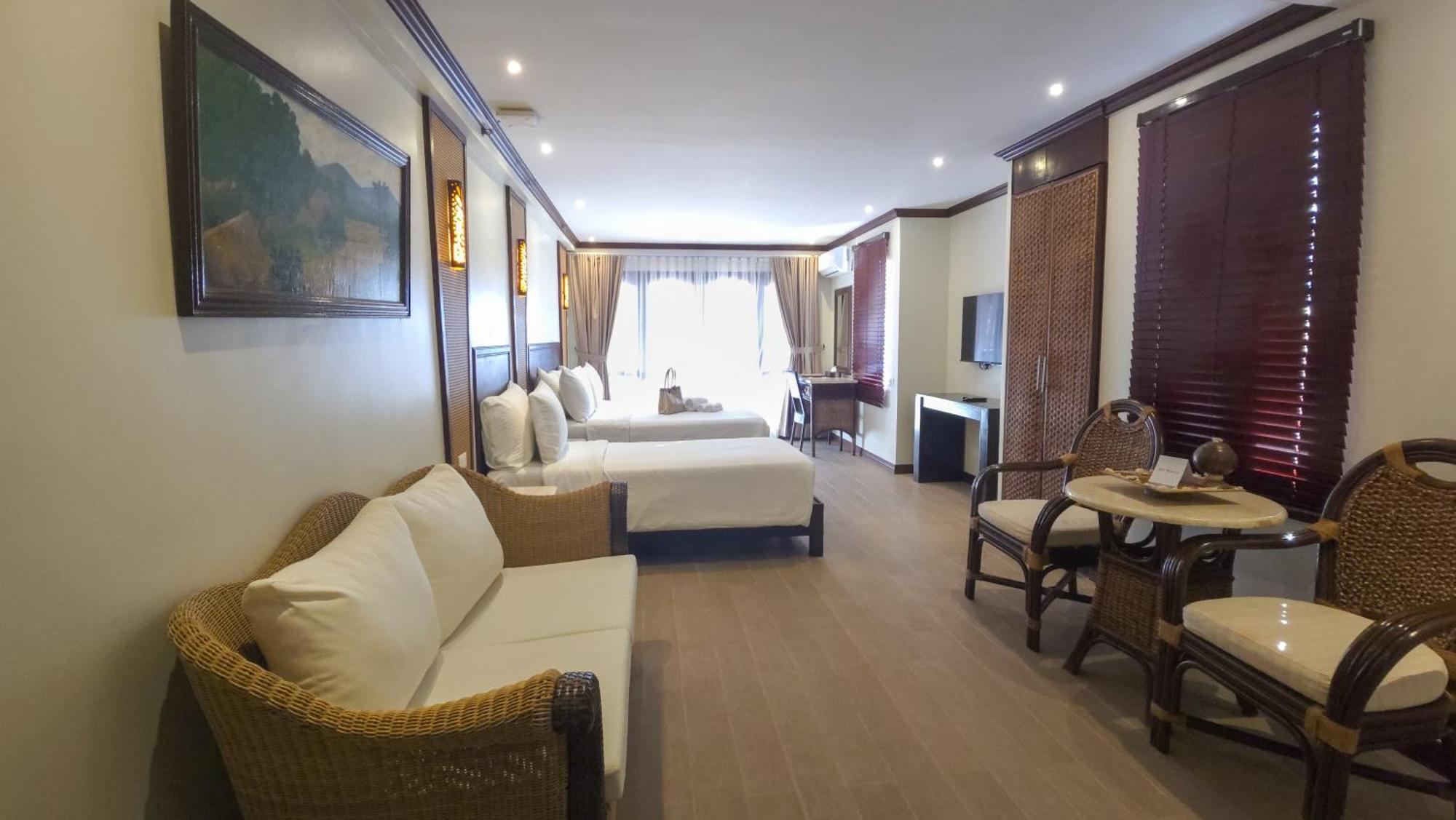Red Coconut Boracay Hotel 4*