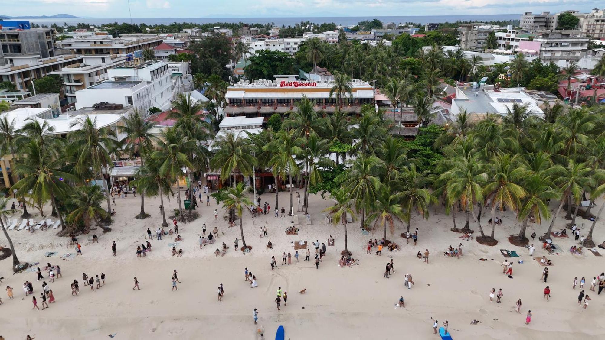 Red Coconut Boracay 4*