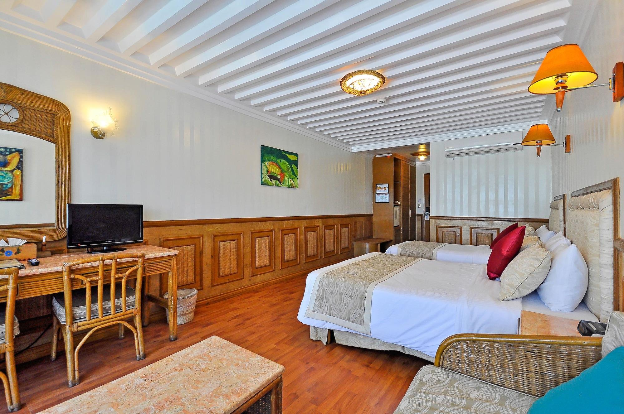 Red Coconut Boracay Hotel 4*